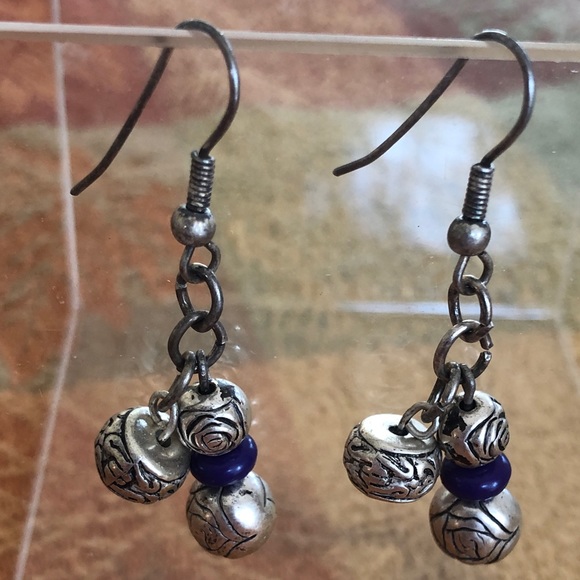 Boho french wire silver tone and blue etched bead hanging earrings - Picture 1 of 9